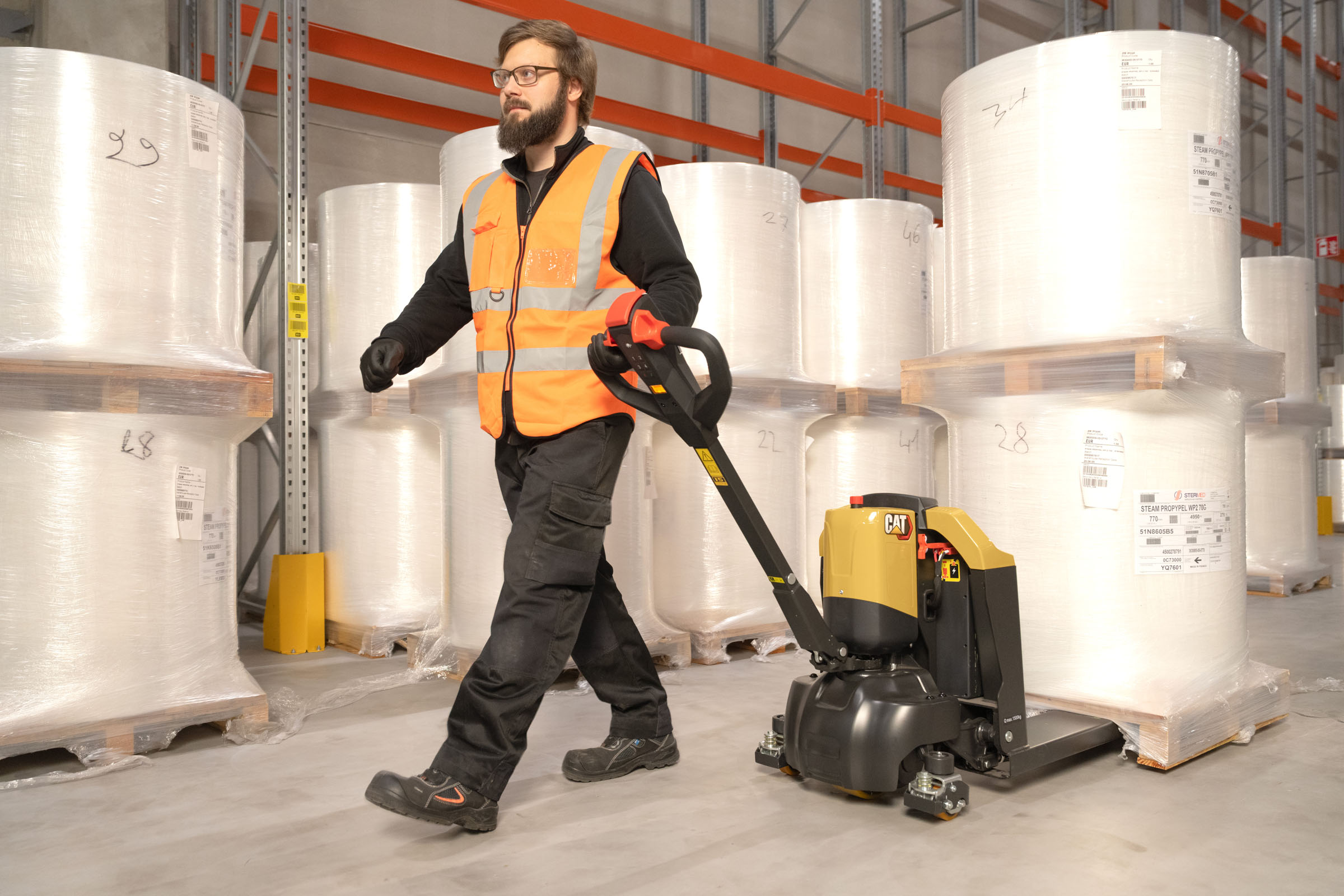 Cat Lift Trucks NPP15QBL lithium pallet truck working in a warehouse